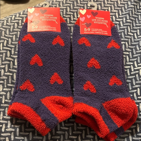 Fuzzy Heart Pattern Low Cut Socks - Picture 2 of 2